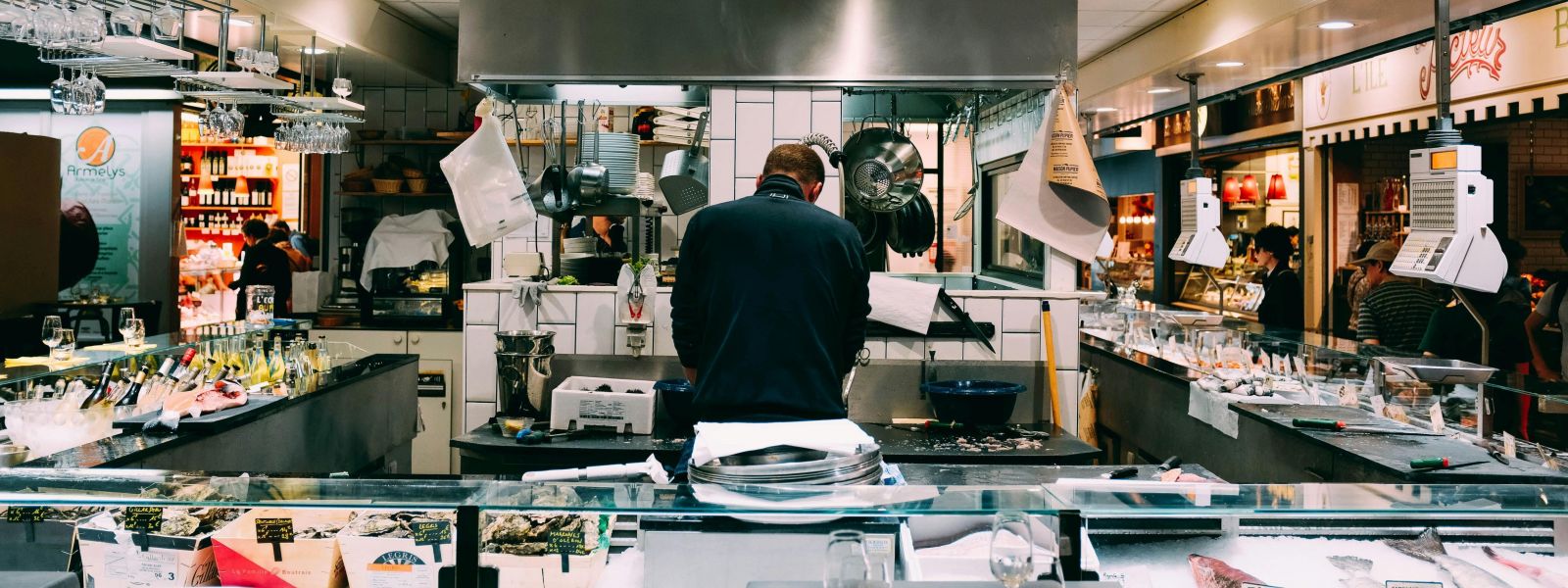 Forniture per le migliori cucine, ristoranti, pizzerie e alberghi